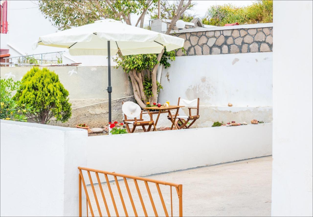 Krystalia's * Plaka (Milos)